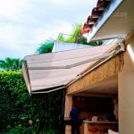 toldo-articulado-premium-motorizado-tres-bracos-aberto-plano-geral