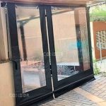 toldo-cortina-basic-vision-manual-aberto-frente-angulado